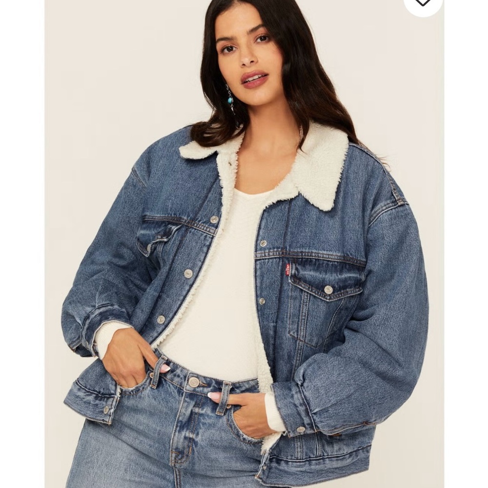 Levi's Women's Medium Wash Sherpa Lined Trucker Denim Jacket SZ small